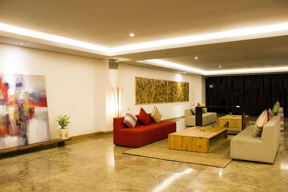 ดิ เอเลีย โฮเต็ล ชมินญะก์ Hotel เซมินยัค ภายนอก รูปภาพ