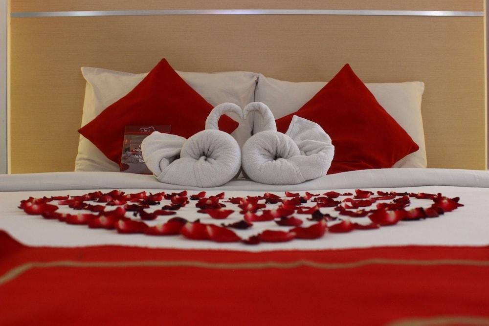 ดิ เอเลีย โฮเต็ล ชมินญะก์ Hotel เซมินยัค ภายนอก รูปภาพ