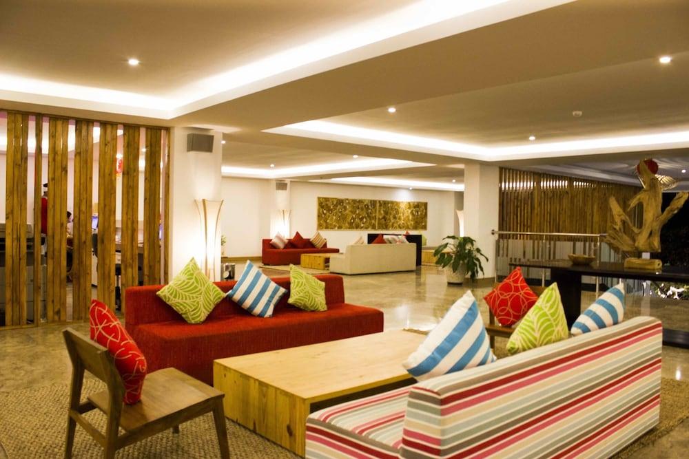 ดิ เอเลีย โฮเต็ล ชมินญะก์ Hotel เซมินยัค ภายนอก รูปภาพ