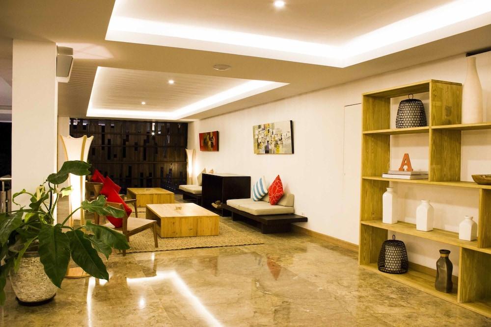 ดิ เอเลีย โฮเต็ล ชมินญะก์ Hotel เซมินยัค ภายนอก รูปภาพ