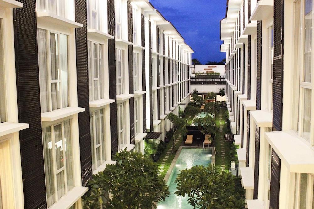 ดิ เอเลีย โฮเต็ล ชมินญะก์ Hotel เซมินยัค ภายนอก รูปภาพ