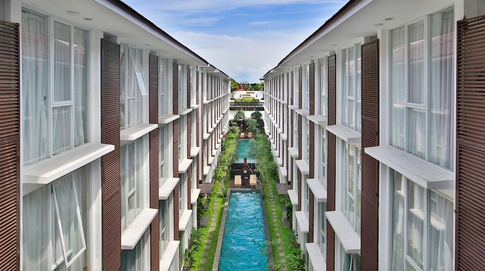 ดิ เอเลีย โฮเต็ล ชมินญะก์ Hotel เซมินยัค ภายนอก รูปภาพ