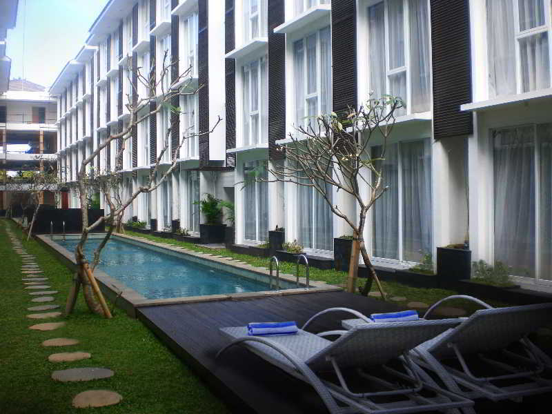 ดิ เอเลีย โฮเต็ล ชมินญะก์ Hotel เซมินยัค ภายนอก รูปภาพ